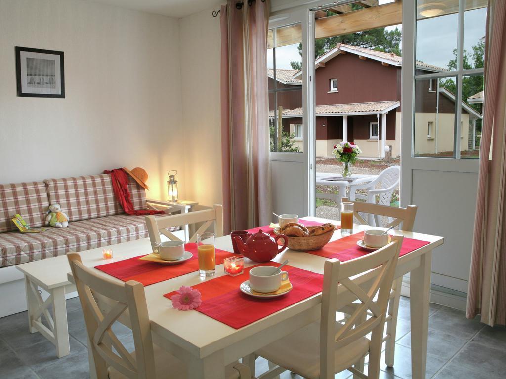 Residence Nemea Les Rives De Saint Brice Ares Exterior photo