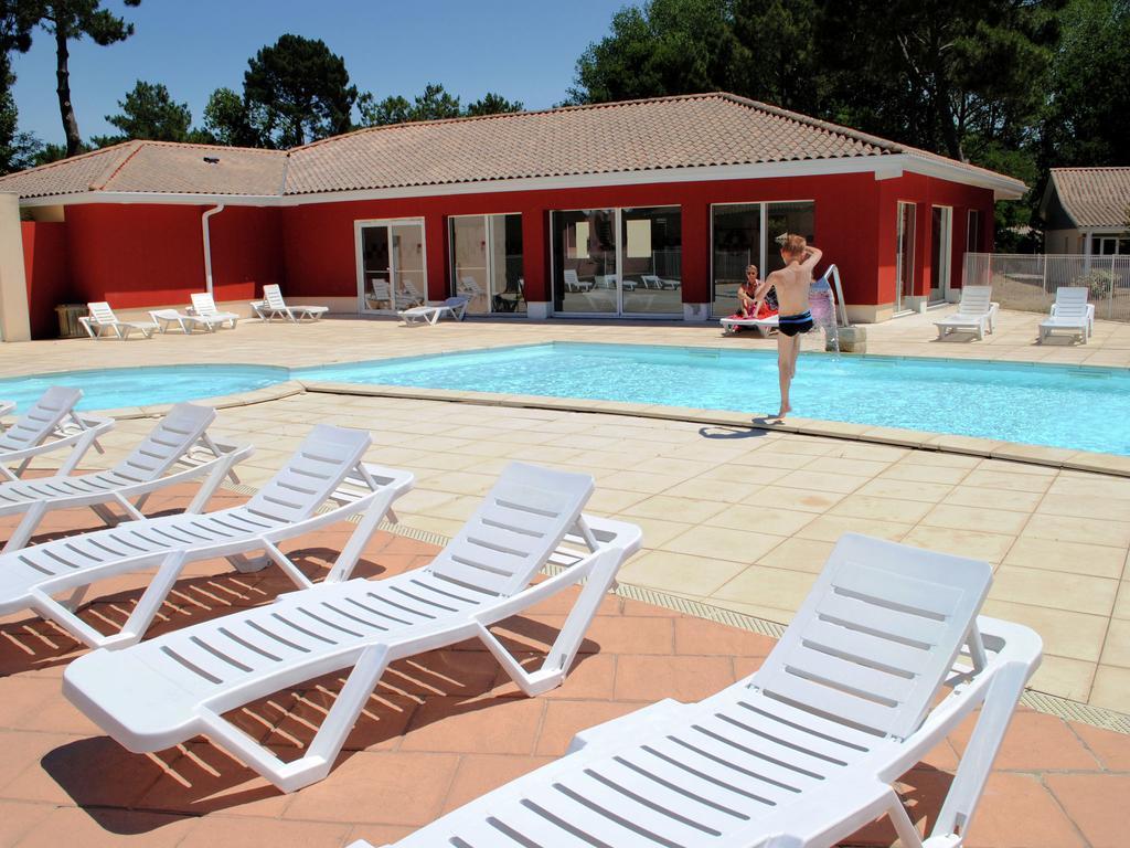 Residence Nemea Les Rives De Saint Brice Ares Exterior photo