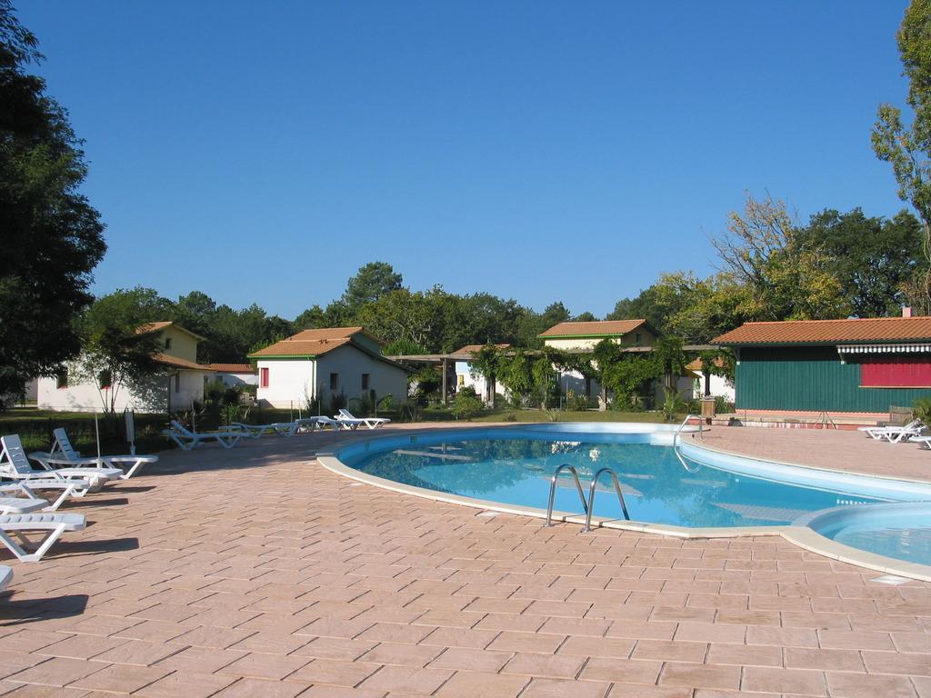 Residence Nemea Les Rives De Saint Brice Ares Exterior photo