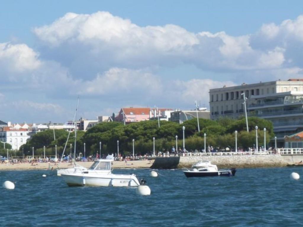 Residence Nemea Les Rives De Saint Brice Ares Exterior photo