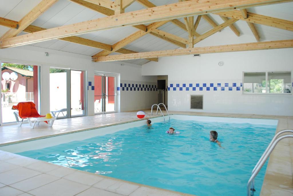 Residence Nemea Les Rives De Saint Brice Ares Exterior photo