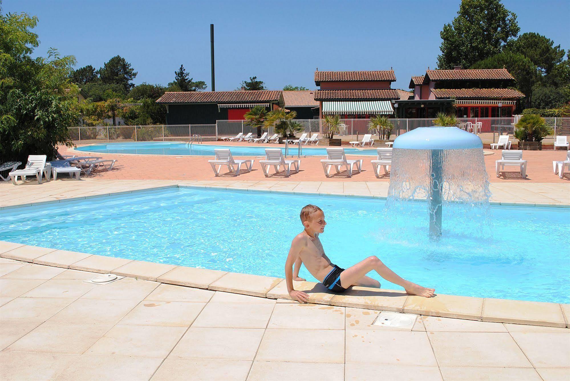 Residence Nemea Les Rives De Saint Brice Ares Exterior photo