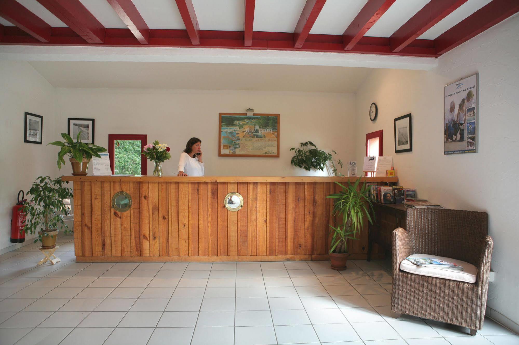 Residence Nemea Les Rives De Saint Brice Ares Exterior photo