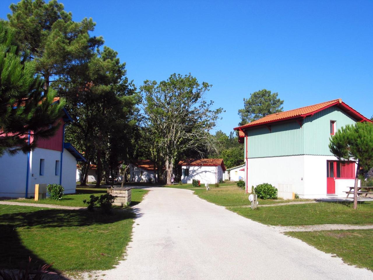 Residence Nemea Les Rives De Saint Brice Ares Exterior photo